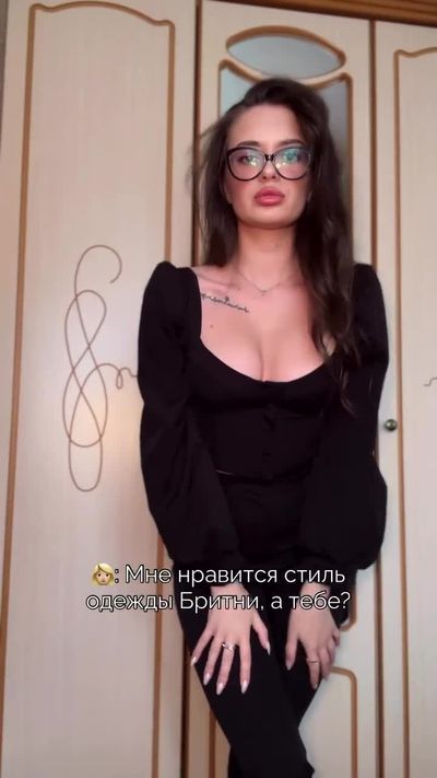 @sofia.belif wearing ELAGIA